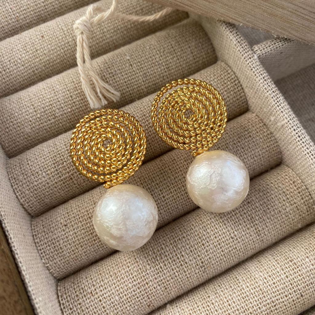 French High-End Earrings Spiral Grass Weaving With Cotton Pearls Light Luxury Simple Stud Earrings Women