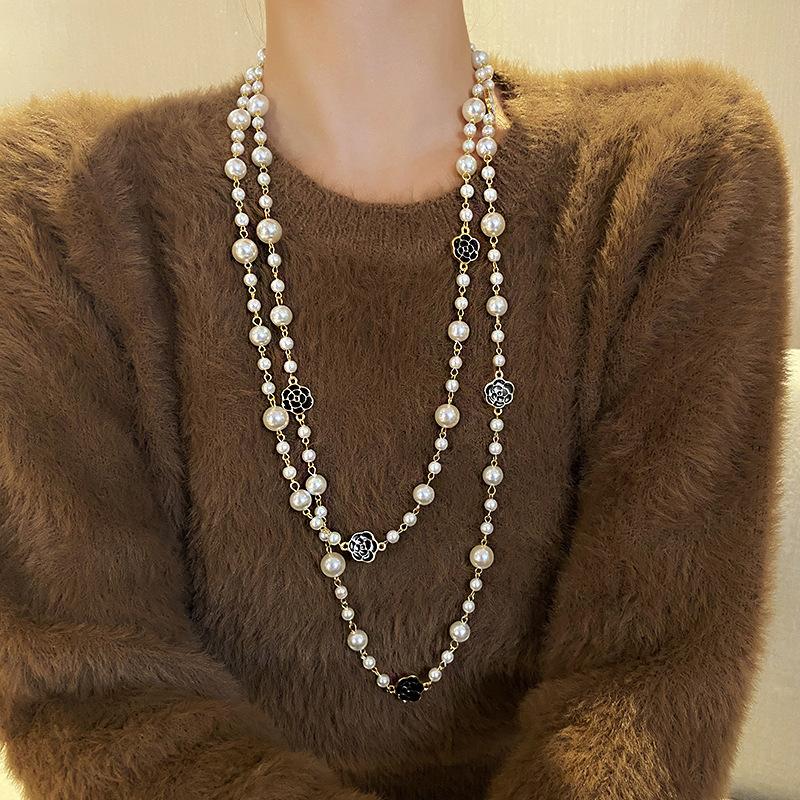 Fashionable Floral Geometric Necklace with a Light Luxury Style Sweater Chain and French Retro Accessories