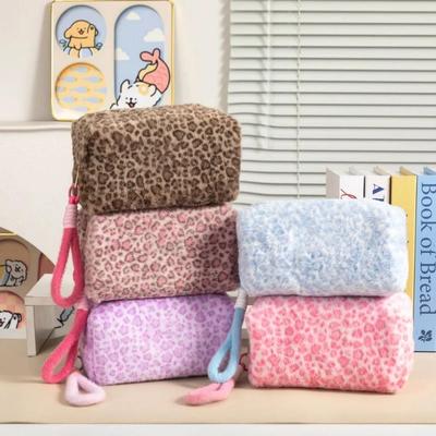 Leopard Print Plush Makeup Bag for Women, Large Capacity Portable Toiletry Pouch, Multi-Functional Handheld Cosmetic Storage