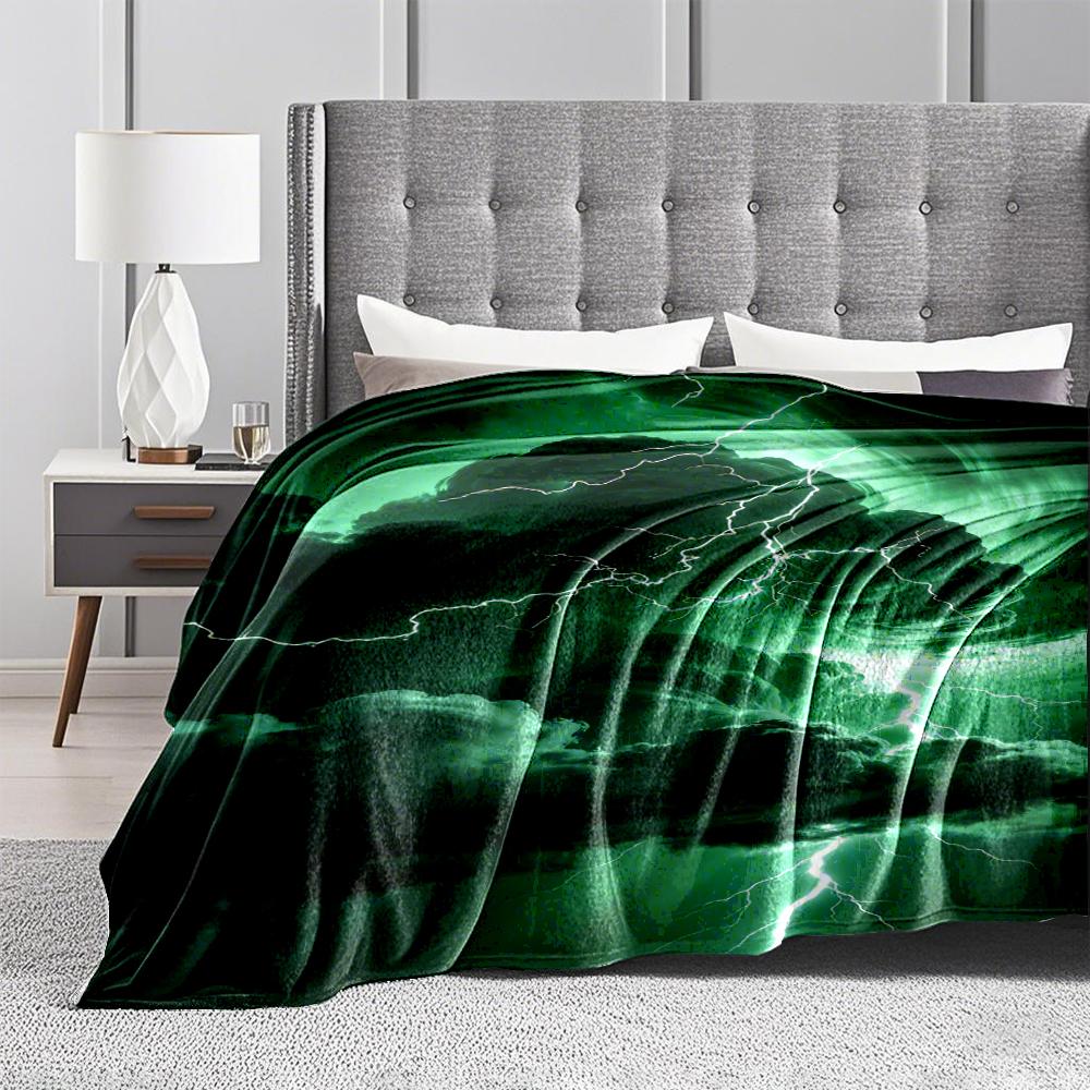 Green Lightning Storm Design Blanket, Dark Cloud Patterned Floor Blanket Blanket, Suitable for Use In the Bedroom, Living Room, On the Sofa