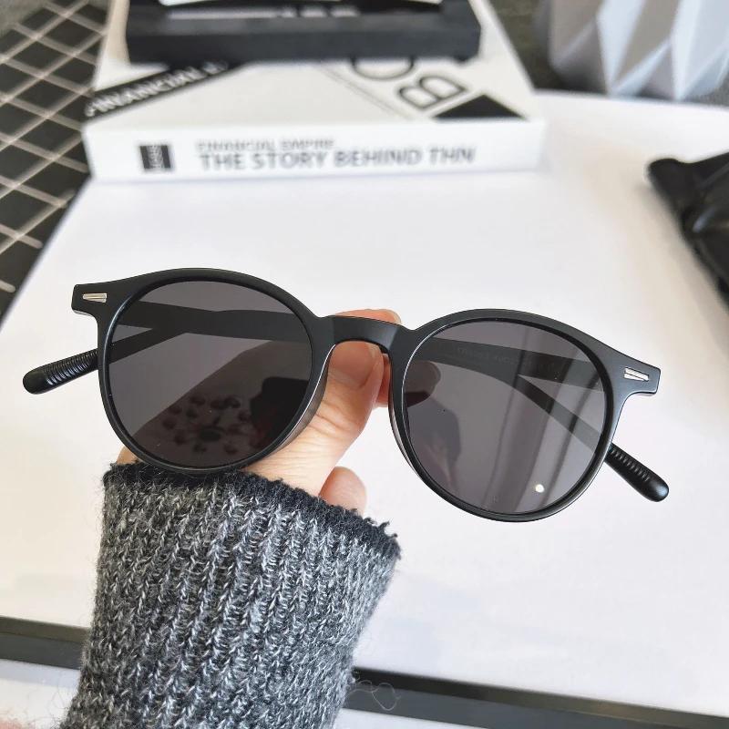 Unisex Small Round Sunglasses Retro Fashion UV400 Protection Shades for Outdoor Driving Street Photography