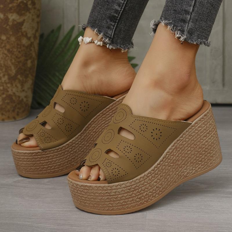 Large-size Platform Slippers for Women, New Arrivals In Spring and Summer, Fashionable and Versatile, Comfortable and Lightweight.