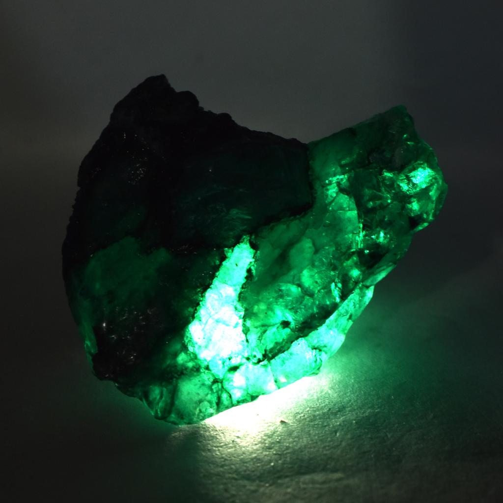 Natural Green Emerald Loose Gemstone 238.10 ct Uncut Rough for Lapidary and Gem Collections