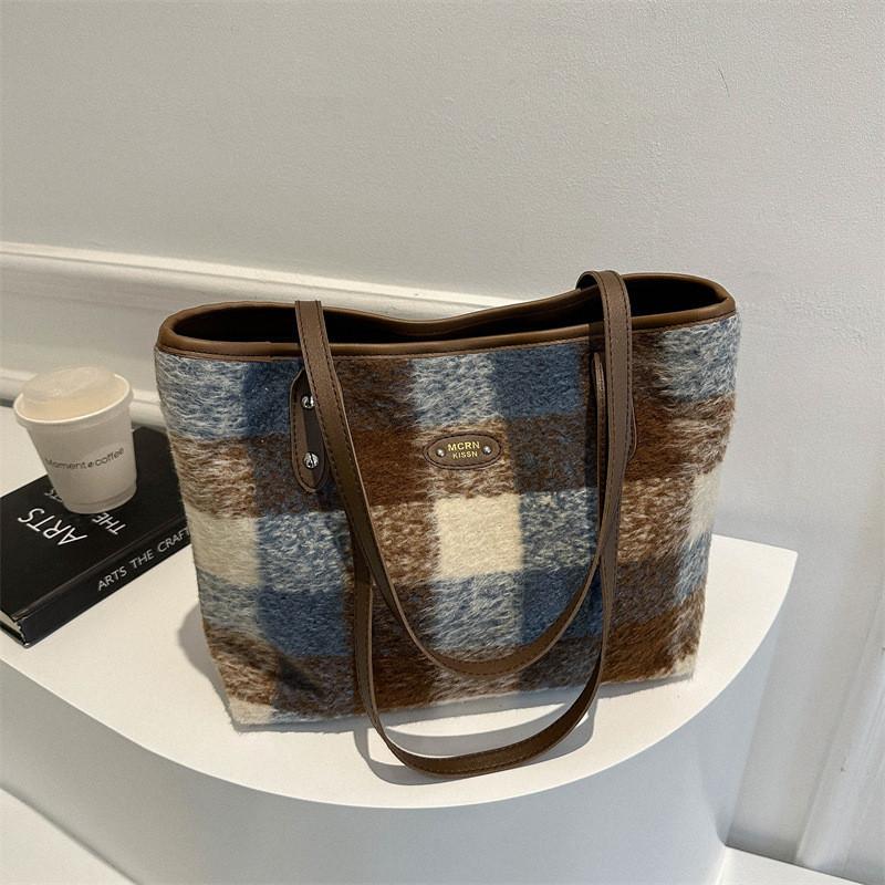 Trendy Street Style Woolen Tote Bag Large Soft Texture Zipper Closure Multiple Colors