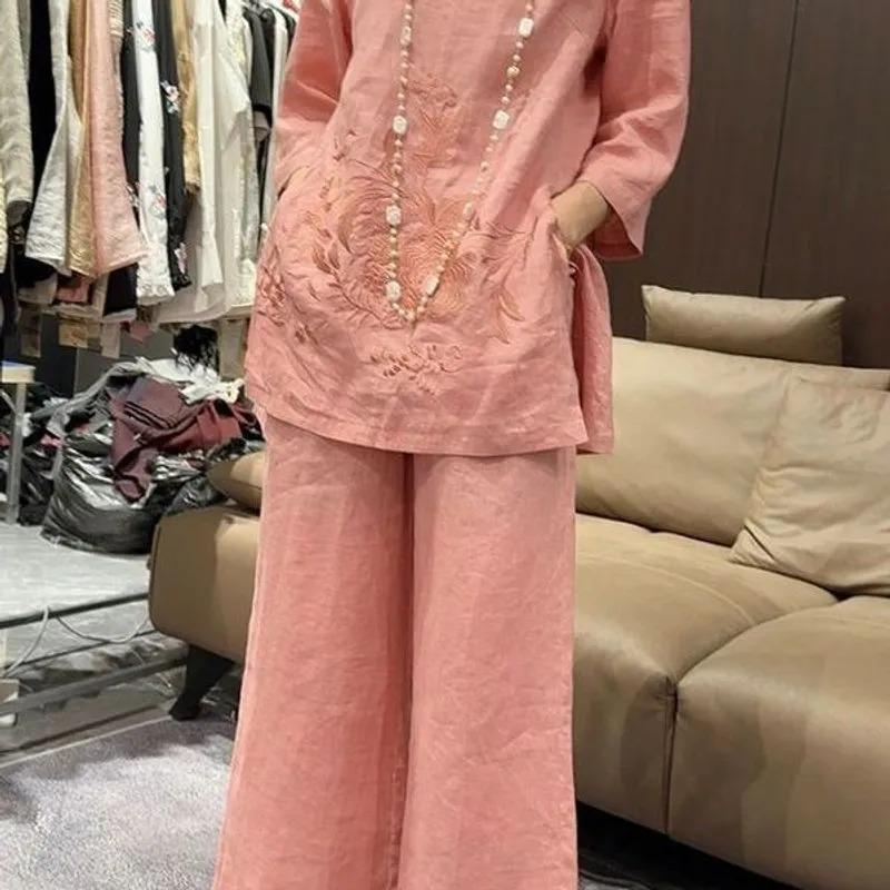 Ensemble Deux Pièces Brodé Style Chinois Nouveau Rose Lin pour Femme Manches 3/4 Haut Ample Pantalon Large Tenue Décontractée