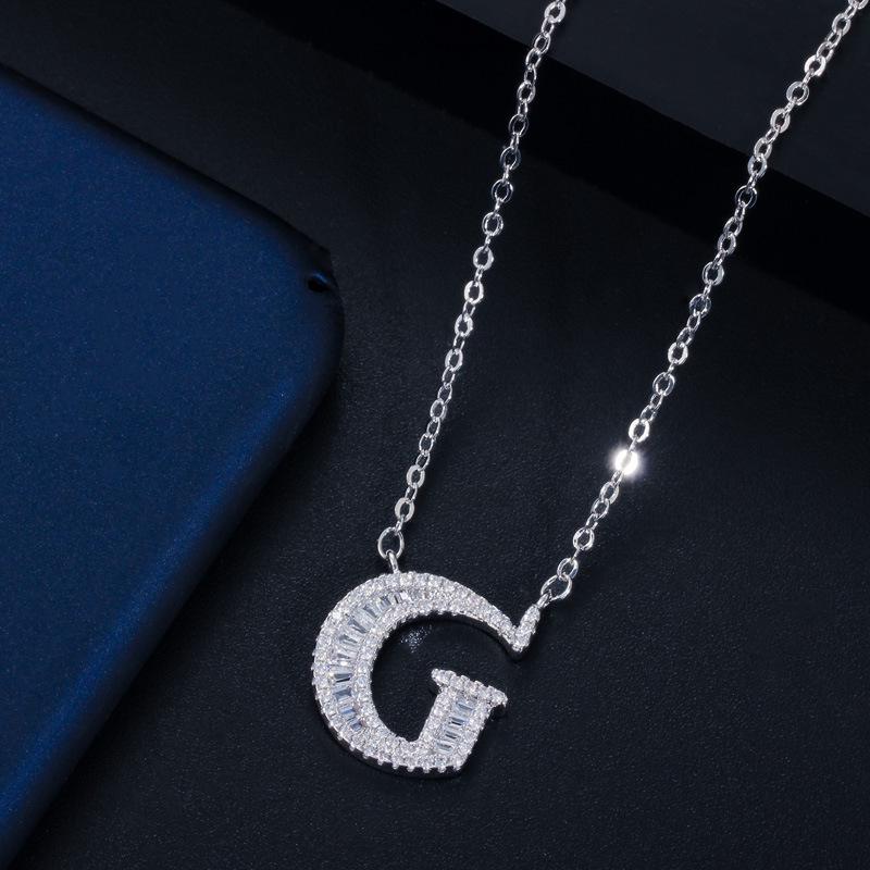 Wife'S Romantic Trip With 26 English Letters Collarbone Chain Pendant, Slightly Inlaid Zircon-Plated Platinum Necklace