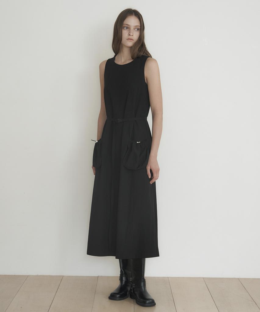 Mosyupamosyu Strap Out-Pocket Dress [Black]