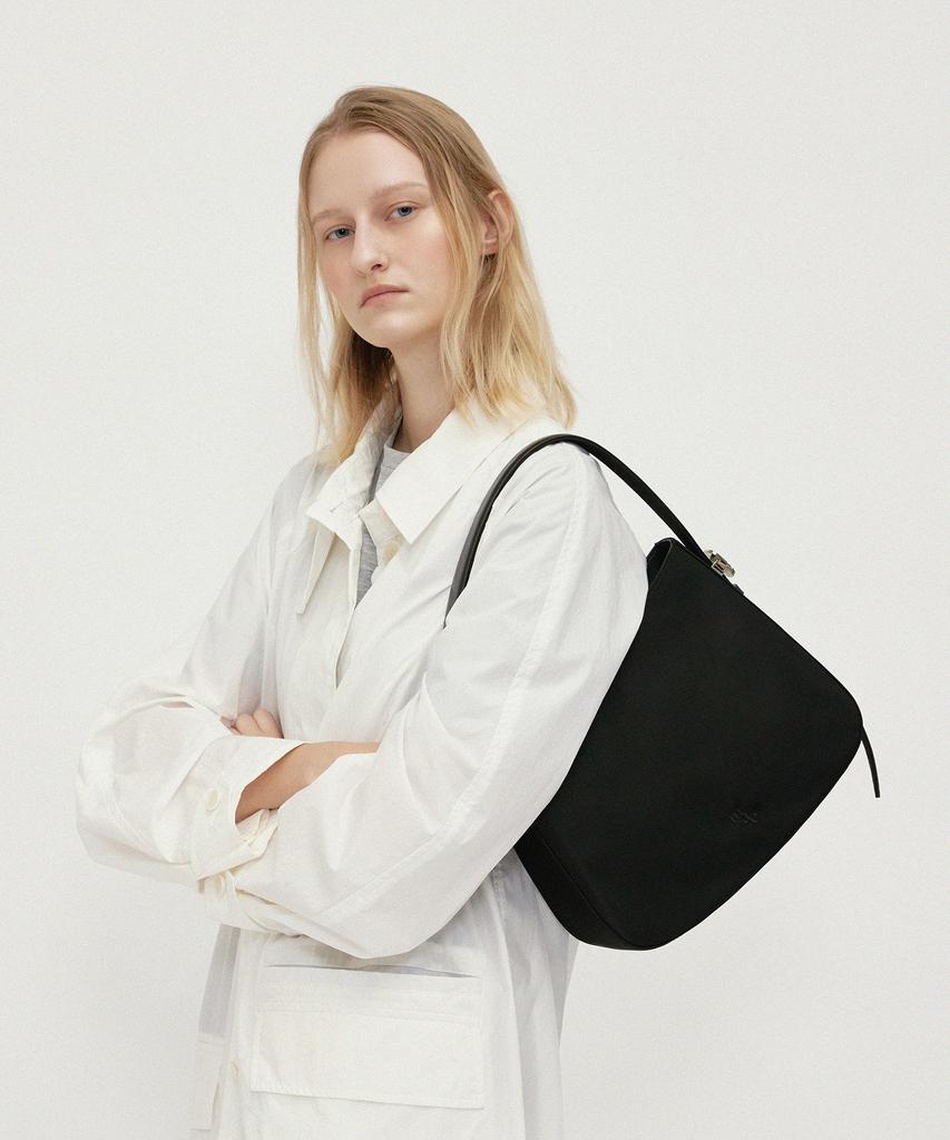 Mucu And Ebony Floe Shoulder Bag _ Black
