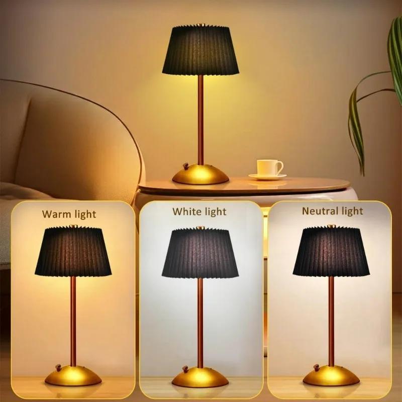 Kovová nabíjateľná LED stolná lampa s látkovým tienidlom Bezdrôtová stmievateľná Kreatívne náladové svetlo Prenosné dotykové ambientné svetlo do obývačky