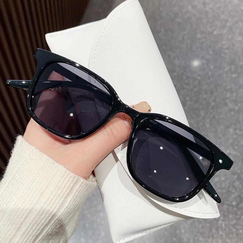 New Personality Square Frame Sunglasses Retro Yellow Men Women Fashion Frosted Small Frame Two-tone Trendy Glasses
