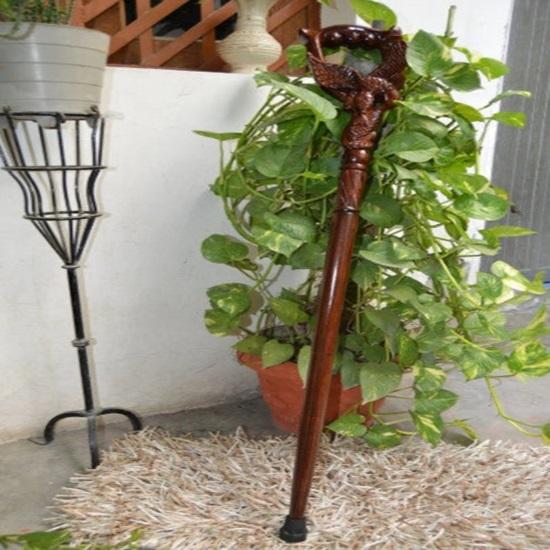 Handgeschnitzter Gehstock aus Holz mit Adlerkopfgriff, bequemer geschnitzter Gehstock, ideal als Geschenk für Männer und Frauen