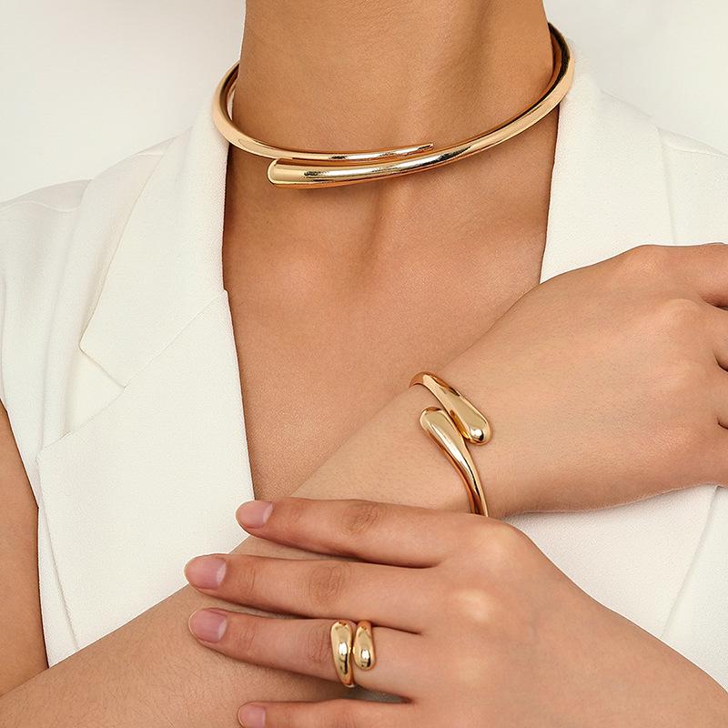 Chic Geometric Metal Jewelry Set: Women's Ring, Choker, and Bracelet