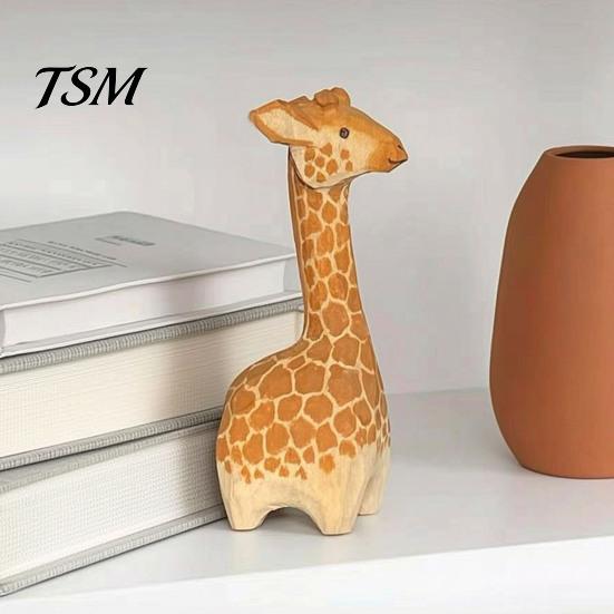 Creative Birthday Gifts for Kids Wooden Giraffe Figurine, Cute Cartoon Ornament, Minimalist Animal Natural Style Ornaments Statue, Hand-Painted Decor