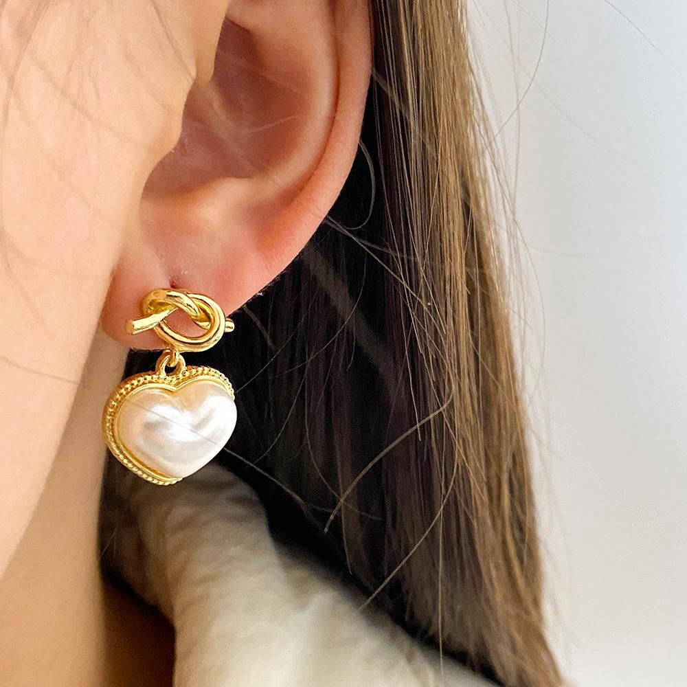 Mode Elegante Gouden Oorbellen voor Vrouwen Witte Temperament Onregelmatige Stud Oorbellen Trendy Sieraden Cadeaus