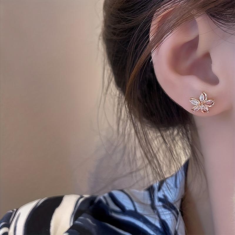 Prachtig bloemontwerp met glanzende zirkoondecor Stud Oorbellen Sexy schattige stijl koperen sieraden voor vrouwen