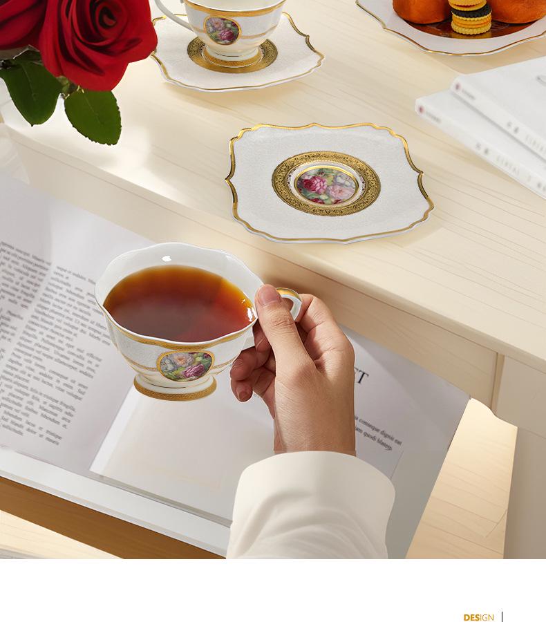 Karosa Europejski Wykwintny Ceramiczny Zestaw Kawowy ze Złotą Obróbką Filiżanki i Spodki z Porcelany Kostnej