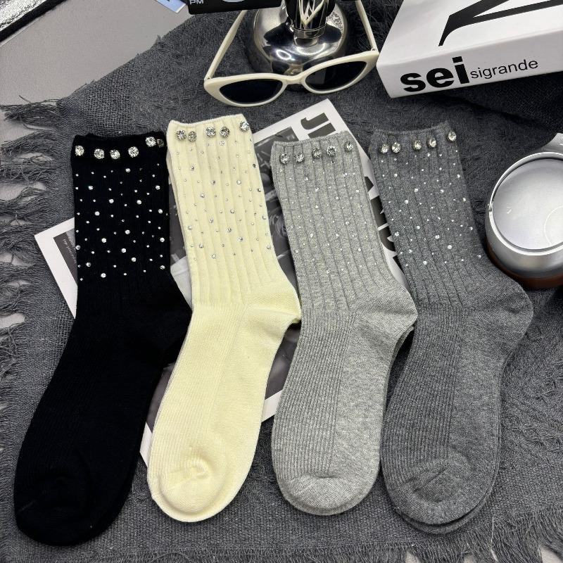 Ein Paar kurze Socken Accessoires Socken Herbst und Winter Neue Persönlichkeit Mode Warm Strassstein Dekoration Socken