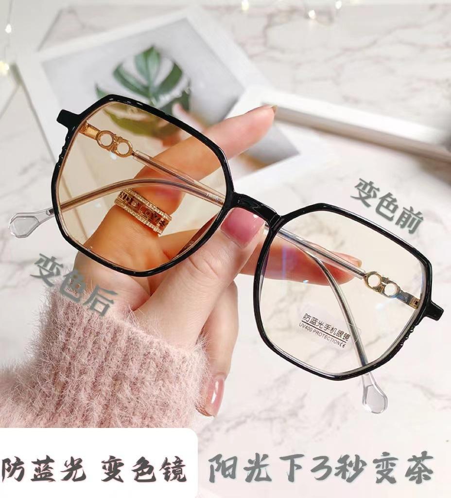 Ultra-Light Photosensitive Color-Changing Anti-Blue Light Glasses, Student Models, Flat Light Plain Face, Anti-Blue Light Myopia Glasses Frame