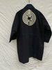 [GEBRAUCHT] Antiker Indigo Happi-Mantel, Dezentes Oshima-Wappen auf dem Rücken, Japanischer Stil der Vorkriegszeit, Handgenähtes Baumwoll-Haori, Seltenes Aizome-Gewebe, Authentische Japan-Dekoration
