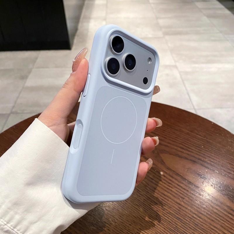 Applicable To iPhone17proMax Magnetic Mobile Phone Case Two-color Liquid Silicone Apple 16Pro New Protective Case
