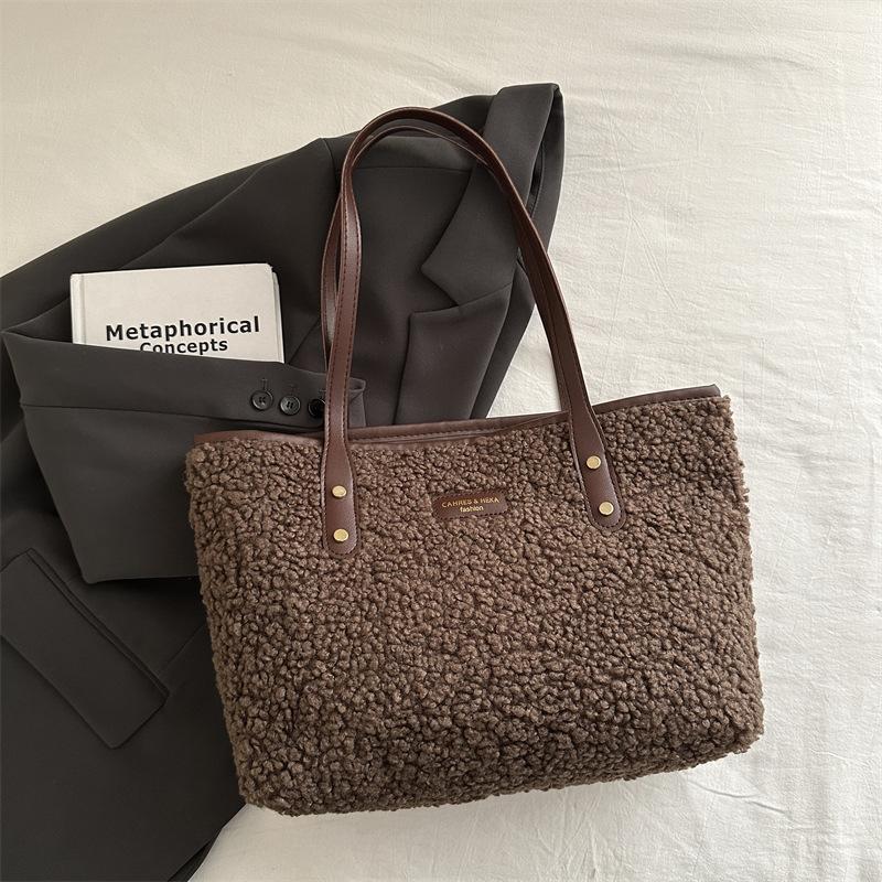Plüschtasche Damen Herbst und Winter Neu Trendig Flauschige Schulter-Unterarmtasche Große Kapazität Weiche Oberfläche Pendler-Tragetasche