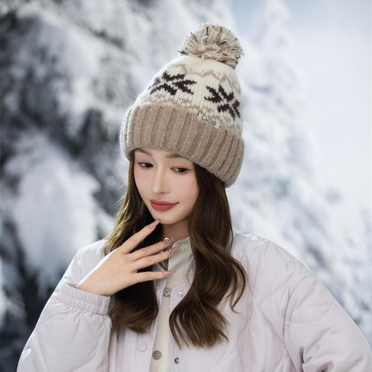 Fashion Maple Leaf Jacquard Warm Cap Women's Winter Plush Thick Cycling Sleeve Ear Protector Knitted Wool Cap