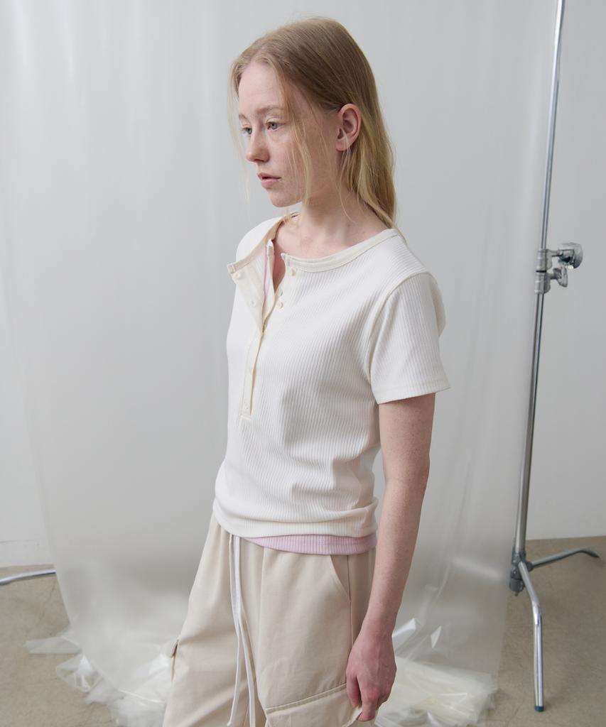 Toabe Contrast Ribbed Half-Open Tee (Cream)
