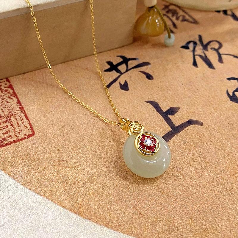 New Chinese Style Hotan Jade Safety Clasp Necklace for Women with Luxury, High Class and Elegant Temperament
