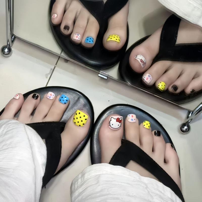 Hello Kitty Polka Dot Detachable Nail Art - Cute Student Party Style