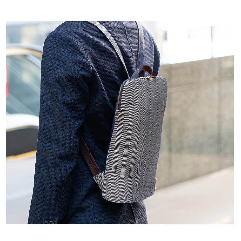 [creare Kiki] Schlanker Rucksack für Herren, Leicht, Für Reisen und Business, Hergestellt in Japan aus Okayama Denim Fischgrätstoff, Dünnes Seitenfach, Toyooka Tasche,