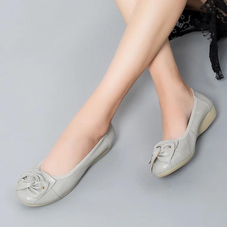 Fashion Source Manufacturer New Leather Bean Shoes Women's Shallow Flat Women's Single Shoes Casual Mom Shoes Large Size Work Shoes