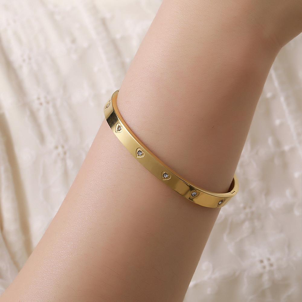 Modern Titanium Steel Bracelet With Heart Pattern For Women And Men Fashion Jewelry