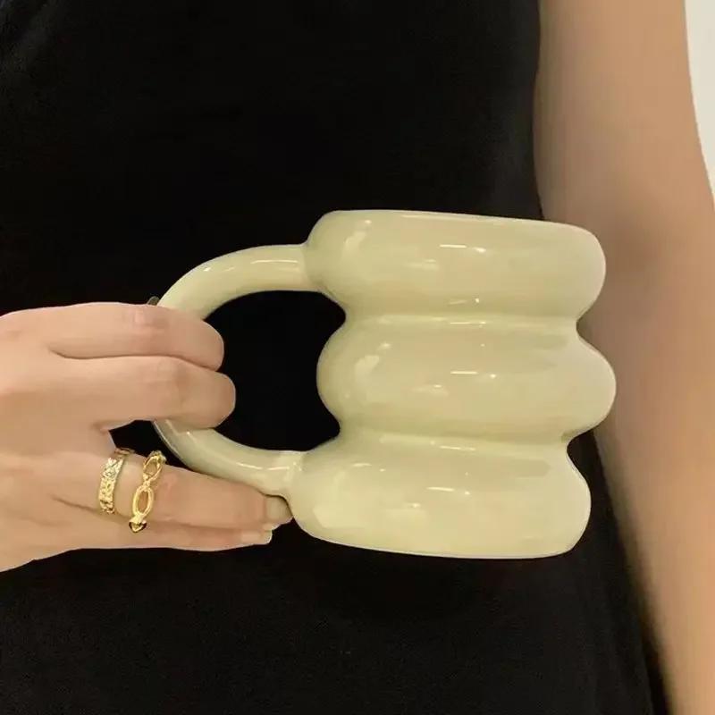 Ceașcă de cafea cu farfurie din ceramică pictată manual cerul albastru și nori albi Set de farfurii pentru ceai, realizată manual, cadou drăguț pentru ea
