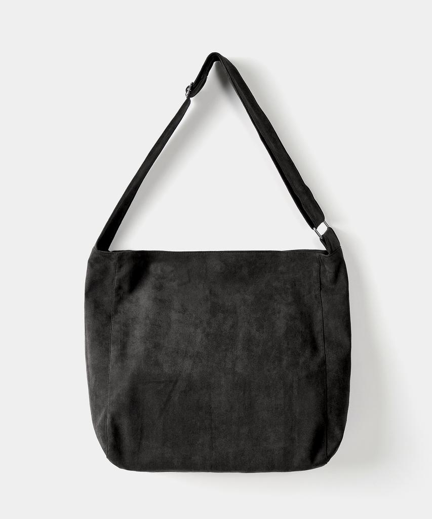 Excontainer Tasche aus Wildleder mit Querriemen (Schwarz)