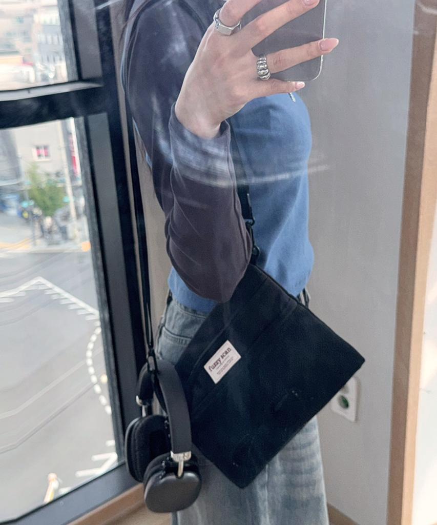 Fuzzy Scan Essential Mesh Crossbody Bag
