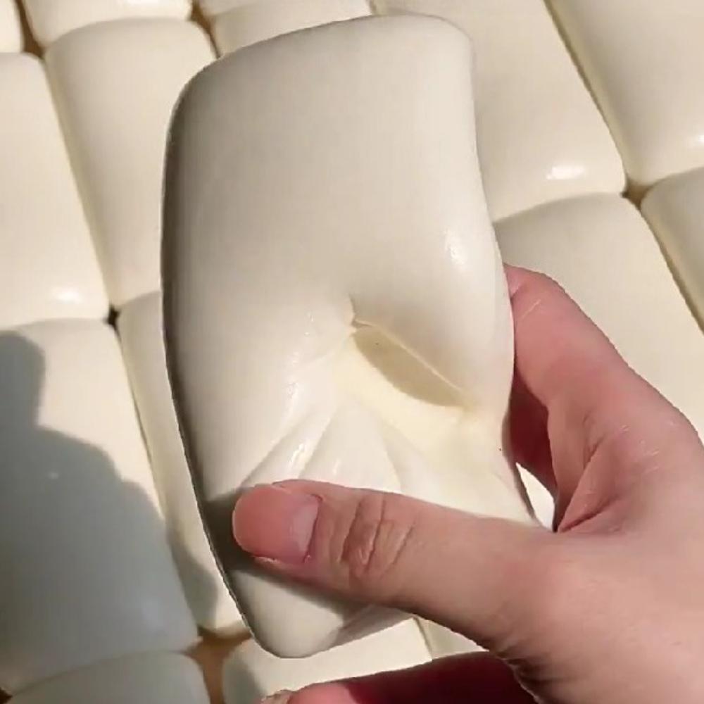 Taba Squishy Yoghurt Taart Brood Knijpspeeltje Zacht Stressverlichting Langzaam Rijzend Sensorisch Fidget Speelgoed voor Kinderen en Volwassenen Ontspannende Cadeaus