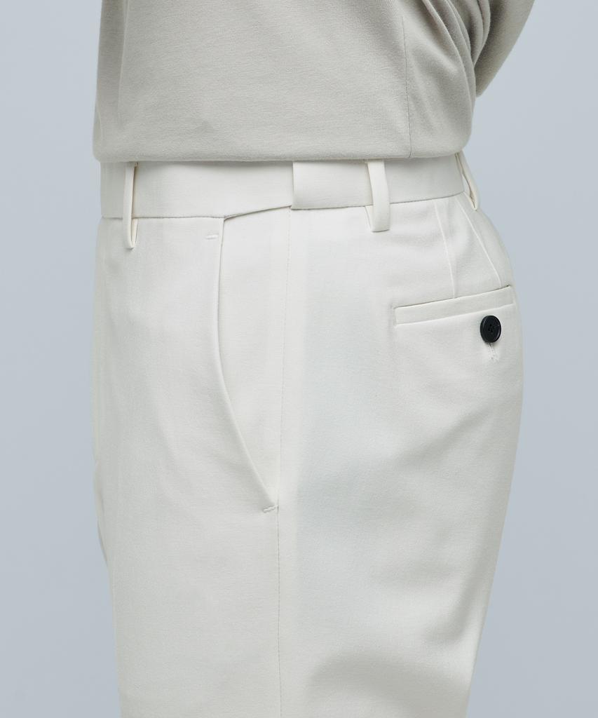 Musinsa Standard Lightweight Relaxed Tapered Hidden Banding Crop Slacks [Cream]
