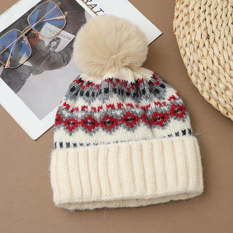 Fashion Maple Leaf Jacquard Warm Cap Women's Winter Plush Thick Cycling Sleeve Ear Protector Knitted Wool Cap