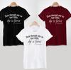 Även om hon är liten är hon vild T-shirt Träning Gym Rolig Citat Slogan