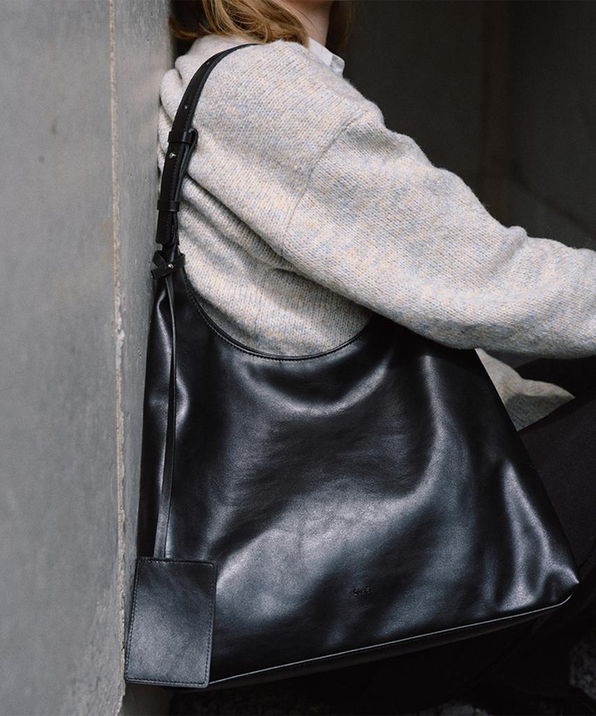 Ovhee Flume Hobo Bag_Black