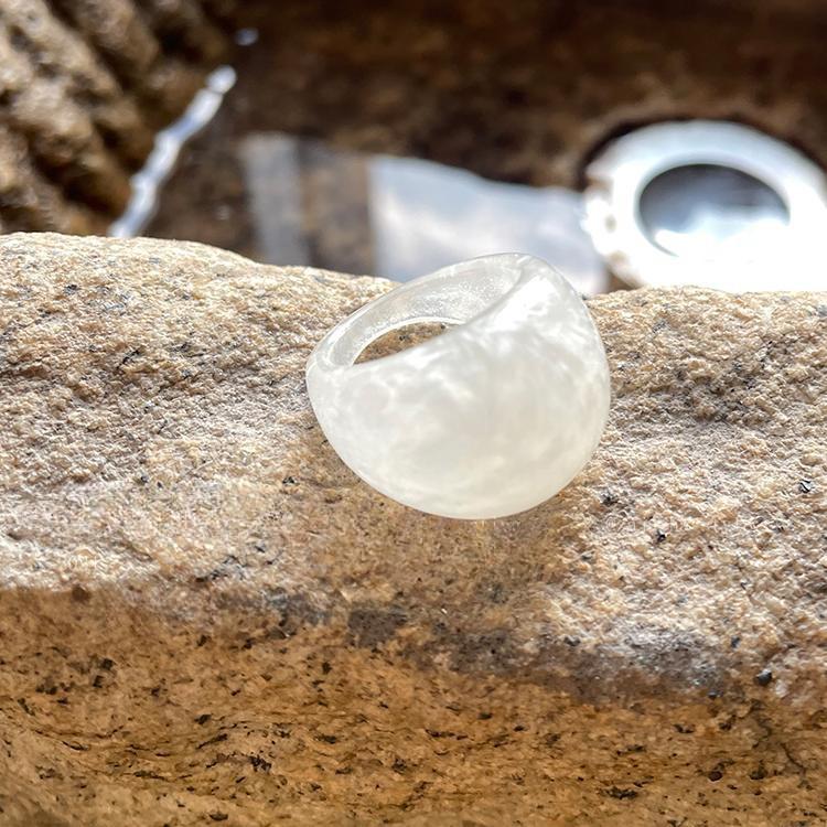 Women's High-End Amber Resin Statement Ring - Versatile Cold Style for Index Finger
