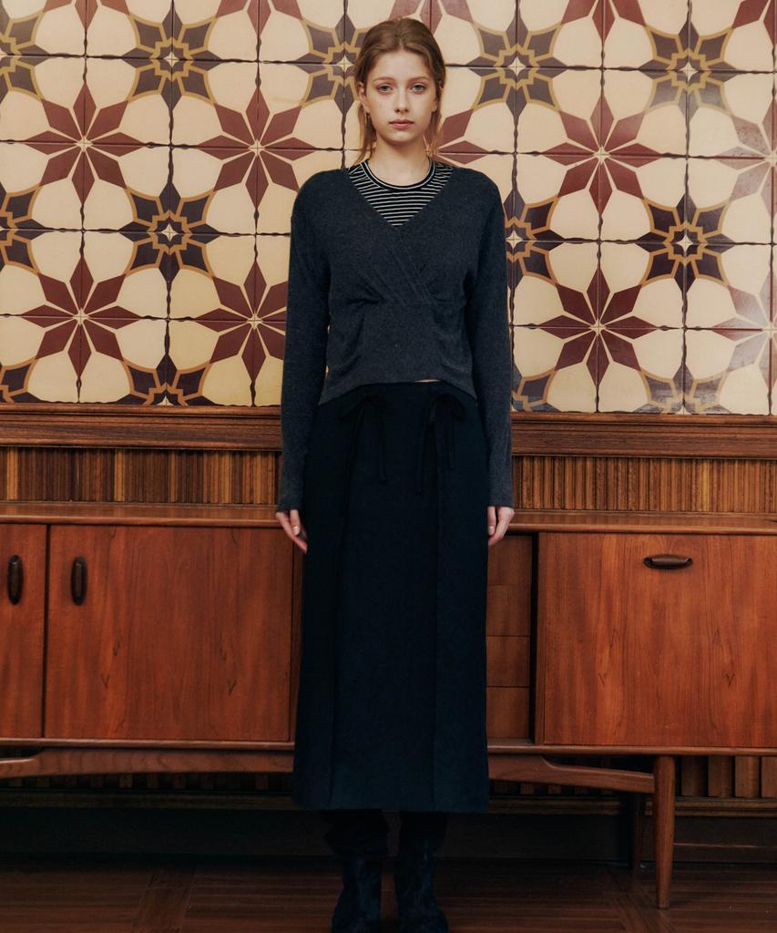 Love Us You Friends Ribbon Skirt (Black)
