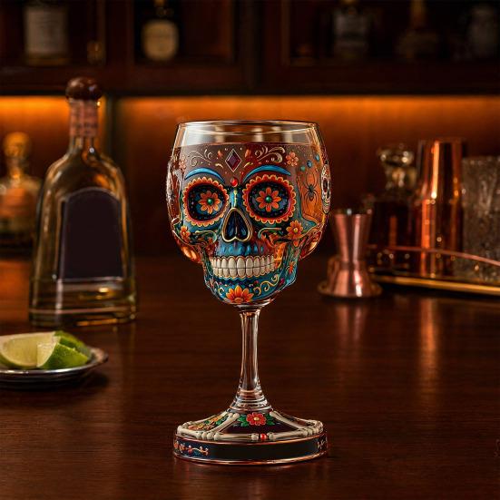 Gootiline kolju veiniklaas, Käsitsi maalitud kolju joogiklaas, Surijate päev (Día de Muertos) kaunistus, Unikaalne baarikink Halloweeni jaoks
