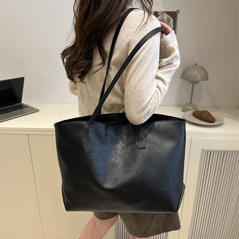 Retro High-end Large-capacity Bag Tote Bag, New Simple Commuter Bag, Fashionable Single Shoulder Armpit Bag.