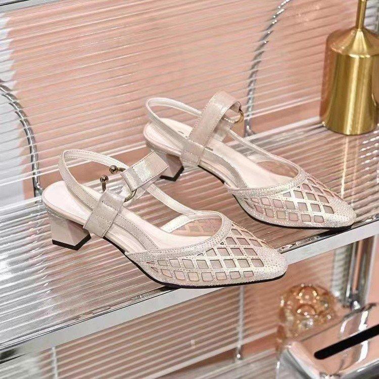 Nouveaux Sandales d'Été à Mailles Creuses Respirantes à Talon Épais Creux Arrière Strass Tempérament pour Femmes Chaussures d'Orteil en Cuir Souple
