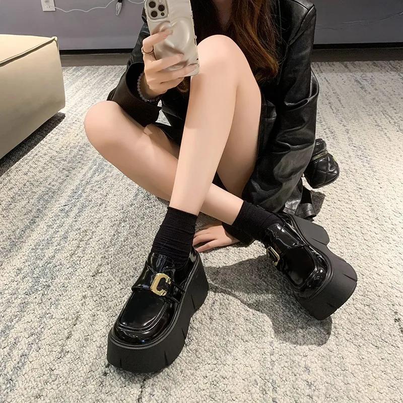 Fashion New Autumn Women Patent Leather Chunky Sneakers Breathable Chain 7CM High Heels British Style Platform Casual Shoes Woman 10cm