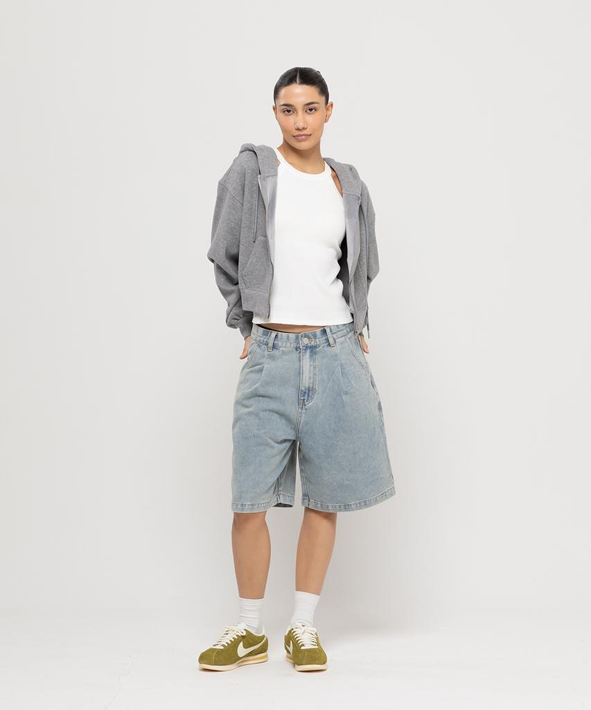 CHAMBROS Wide Non-Faded Single-Pleat Bermuda Denim Half Pants [Light Blue]