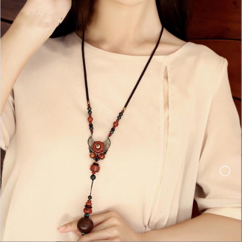 Catena per maglione versatile retrò Collana lunga in stile etnico Ciondolo temperamento Gioielli con ciondolo atmosfera autunnale e invernale