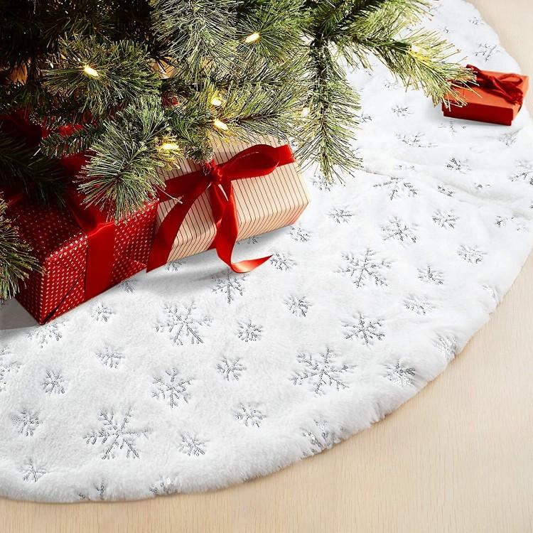 White Plush Christmas Tree Skirt with Soft Fluffy Border, Luxury -like Feel for Xmas, Weddings, Parties & Holiday Decorations