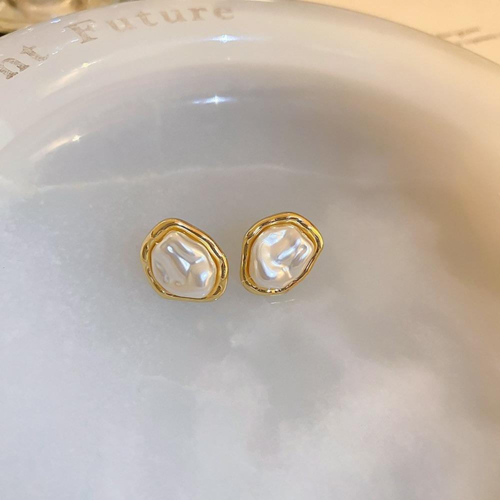 French Retro Temperament Pearl Earrings Light Luxury High-end Stud Earrings Niche Atmosphere Versatile Earrings